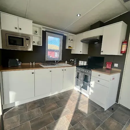 Hot Tub. Countryside. Coast. 5* Patrington Haven Leisure Park, East Yorkshire Villa Exterior photo