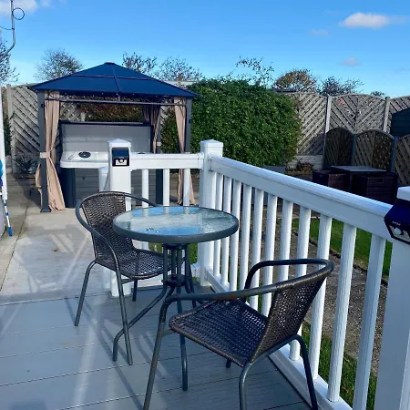Hot Tub. Countryside. Coast. 5* Patrington Haven Leisure Park, East Yorkshire Villa Exterior photo